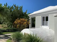Charming , Comfortable  Cottage Near Amenities