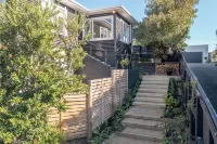 Beach side home + Separate apartment Raumati South