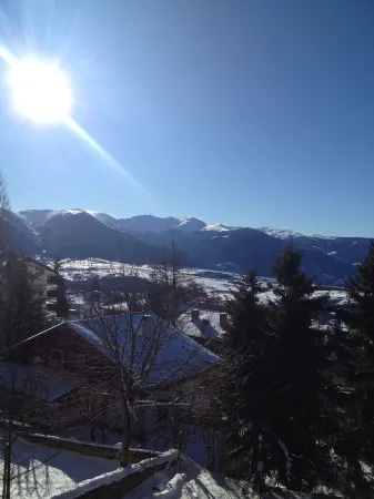 Superb Chalet Apartment with Views of the Cerdagne - 3 Minutes from the Cable Cars Отели рядом с достопримечательностью «Station de Ski - Font Romeu Pyrénées 2000»