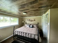 Cozy 2 bedroom house on 1.5 acres