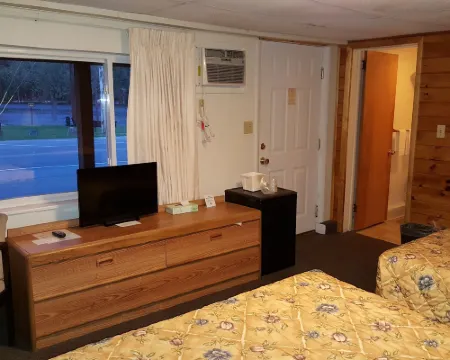 Clark's Beach Motel Hotels in Webb