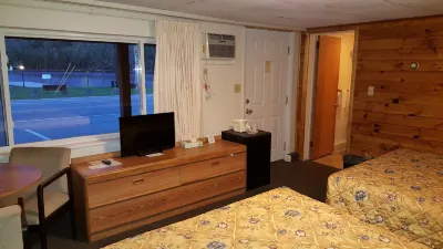 Clark's Beach Motel Hotels near Old Forge Camping Resort