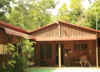 Tropical Bliss Bed and Breakfast Hotels in Mighell