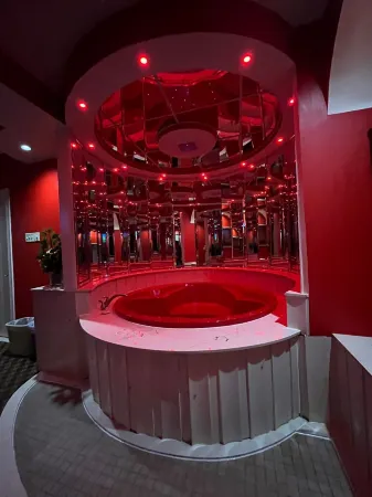 Gallery Holiday Motel Отели рядом с достопримечательностью «Perth Amboy City Hall»