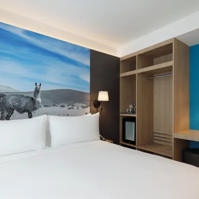 Ikonik Miraflores Hotels near John F. Kennedy Park