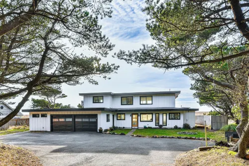 3-Acre Oceanfront Home Game Room and Fire Pit!