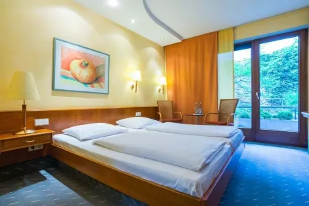 Zum Roten Bären Отели в г. Кирхцартен