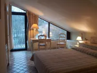 Hotel du Poète Hotels in Cabrières-d'Avignon