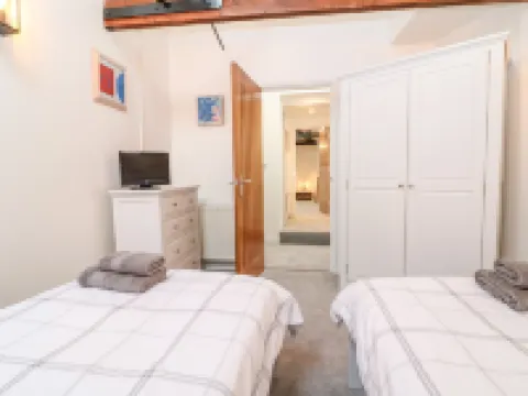 4 Holt Court