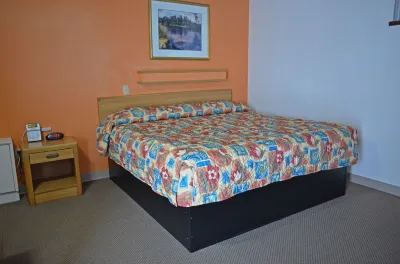 Budget Host Inn Iron Mountain Hotels near Grow Maxx