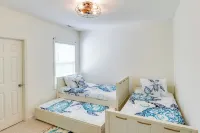 4 Mi to Beach: Lewes Townhome w/ Ping-pong Table - Apartments