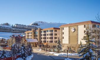 Grand Lodge Condo in the Heart of Mt Crested Butte 1 Bedroom Condo - No Cleaning Fee! by RedAwning
