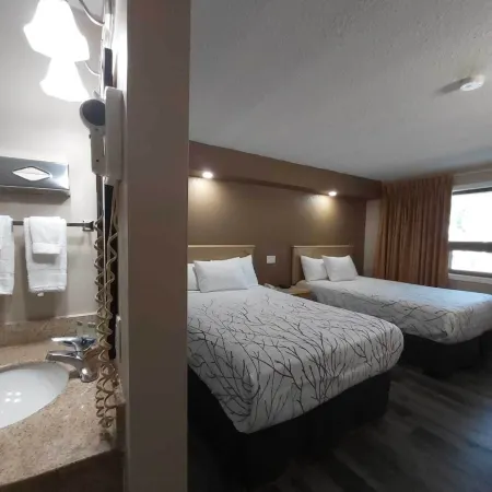 Arnprior Motor Inn Hotels in Arnprior