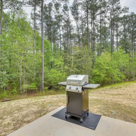 'cozy Oasis' Vacation Home in Vass w/ Gas Grill!