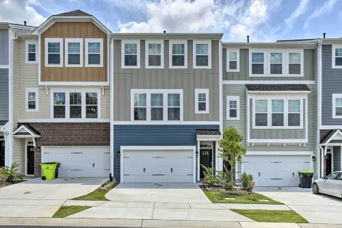 Sleek Durham Townhome Near Dtwn w/ Balcony! - Apartments