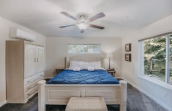 47mf - Wifi - Fireplace - Sleeps 6 3 Bedroom Home by Redawning