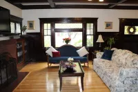 Lady Geneva Bed & Breakfast