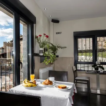 Hotel Puerta de la Santa Отели рядом с достопримечательностью «City Hall»