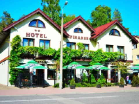 Hotel Spinaker โรงแรมในLeba