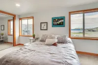 1 Mi to Shore: Lake Michigan Retreat w/ Game Room! - 2-Star