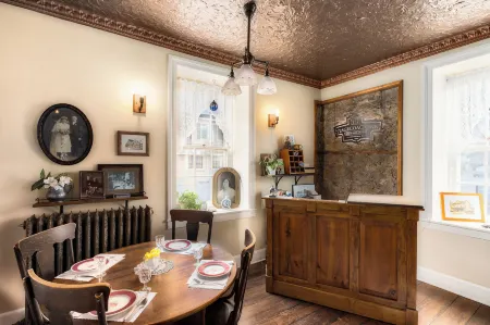 The Stagecoach Inn Bed & Breakfast and Five20 Social Stop