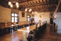 Castello di Pavone Hotel a Romano Canavese