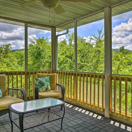 Unwind Fireside! Condo 4 Mi to Branson Strip