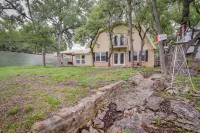 Lake Brownwood Home w/ Private Boat Dock! - parkir