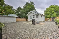 Pet-Friendly Baker City Escape w/ Private Yard! - Kæledyr tilladt