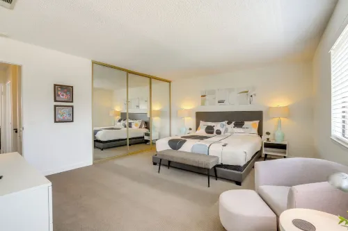 Palm Springs Abode w/ Pool Access, Near Golfing - appartements de vacances