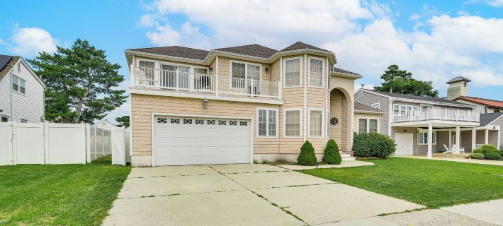 Spacious Brigantine Home ~ 1 Block to Beach! Отели в г. Бригантин