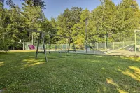 Lake Getaway Walk Across Street to Private Beach!