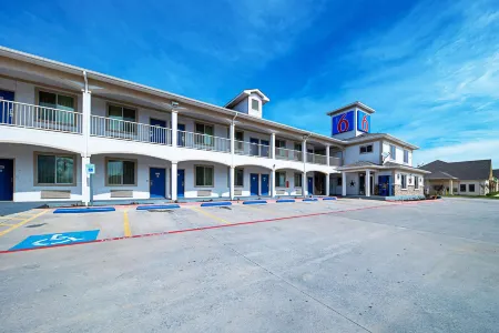 Motel 6 Rhome, TX Отели в г. Брайр