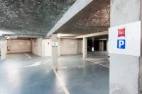 宜必思阿讓市中心酒店 - 停車場