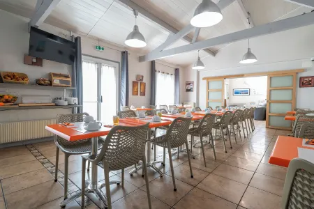 Contact Hôtel O'Nice Saintes Отели в г. Корм-Руайяль