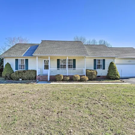 Normandy Home w/ Yard ~ 2 Mi to Lake