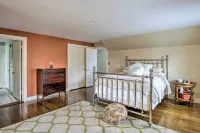 Spacious Estate w/ Courtyard: 2 Miles to Downtown! - Wifi