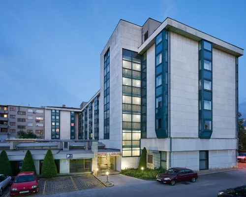 Hotel Laguna Zagreb โรงแรมใกล้เมืองตอนล่าง