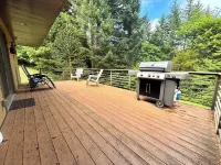 Cozy cottage retreat surrounded by acres of private forest and trails
