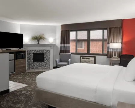 Ramada by Wyndham Cedar Rapids South シーダー・ラピッズのホテル