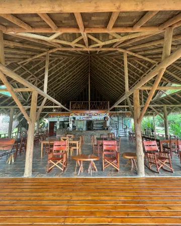 Rafiki Safari Lodge Отели рядом с достопримечательностью «Национальный парк Лос Кецалес»