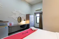 RedDoorz Plus Near Mall Slipi Jaya Các khách sạn ở Tây Jakarta
