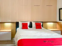 RedDoorz Syariah Plus Near Banyuwangi Airport Hotels in Kabat