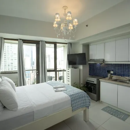 KL Tower Makati Apartments by PH Staycation