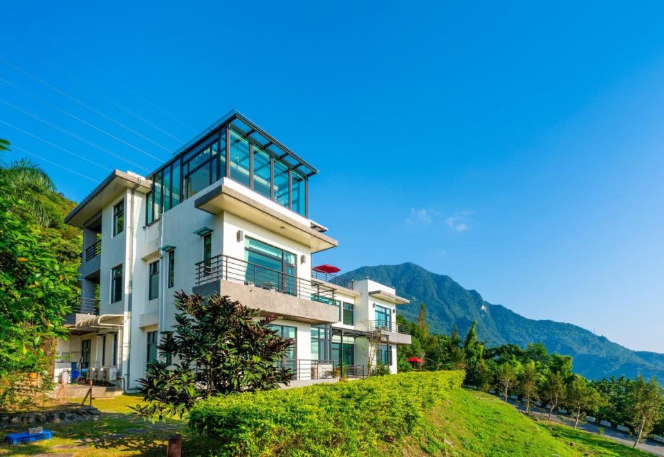 아주르 빌라의 잘 정돈된 로비 공간