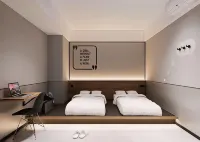 FIERIS IZZY HOTEL