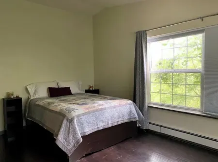 Historic home close to downtown Fairbanks!! Отели рядом с достопримечательностью «Заказник Френдс оф Кримерс Филд эт Кримерс Филд Мигратори Уотерфоул»