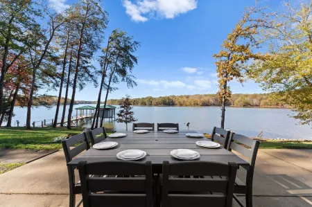 Sunset Pointe by Avantstay Waterfront, Beach, Fire Pit Sleeps 14 5bdr 4BA