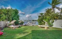 Manatee Pocket! 3 Bedrooms 1 Bathroom. Right on the water!
