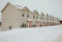 Modern Townhouse Walking Distance to Downtown